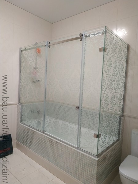 Раздвижная душевая кабина на ванну